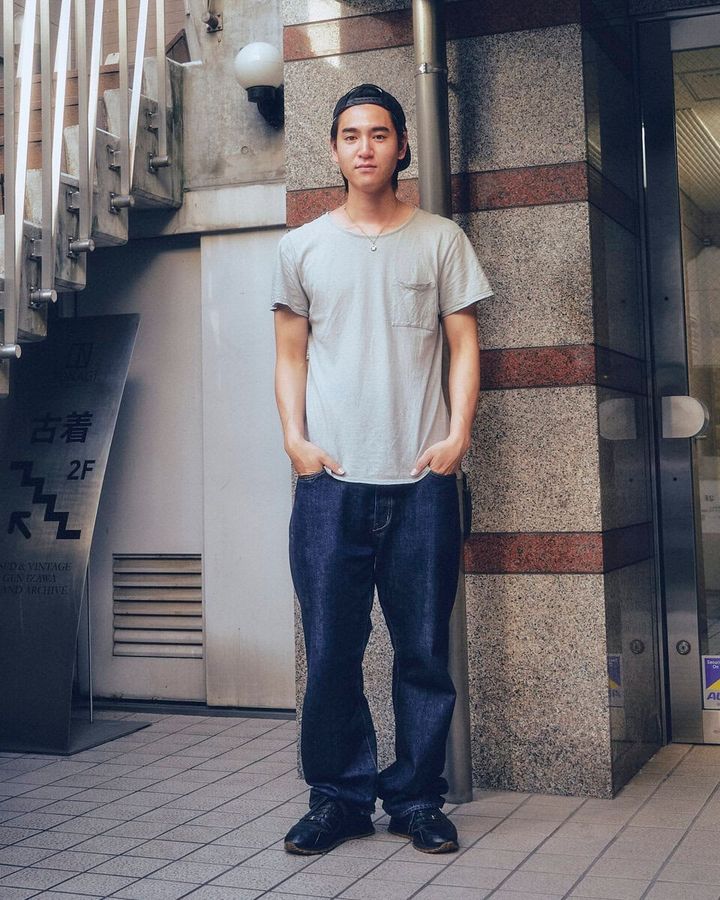 【20代スナップ＠渋谷】究極のシンプルコーデは「ラフに野暮ったく」