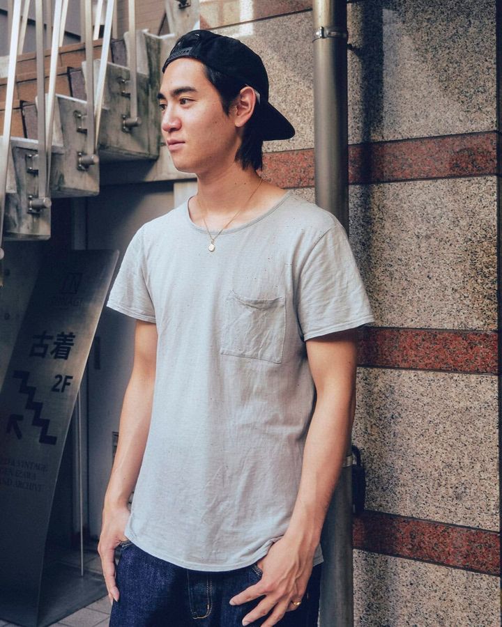 【20代スナップ＠渋谷】究極のシンプルコーデは「ラフに野暮ったく」