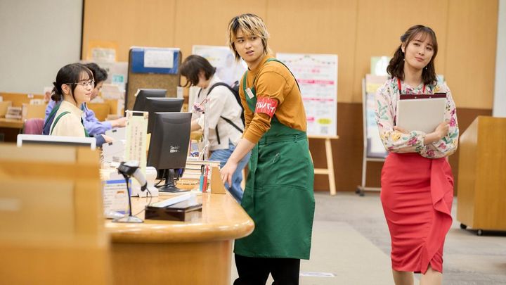 夜ドラ「税金で買った本」第17回より ©️NHK