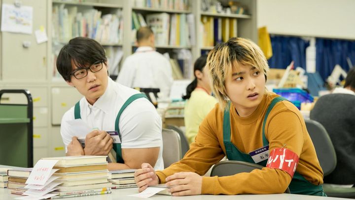 夜ドラ「税金で買った本」第17回より ©️NHK