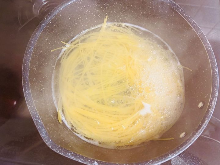 鶏もも肉ときのこのクリームパスタ