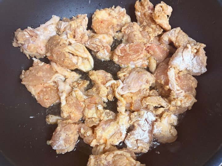 鶏もも肉ときのこのクリームパスタ