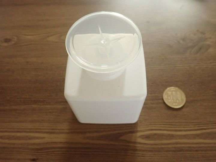 ダイソー：ワンプッシュディスペンサーボトル(ホワイト、280mL)