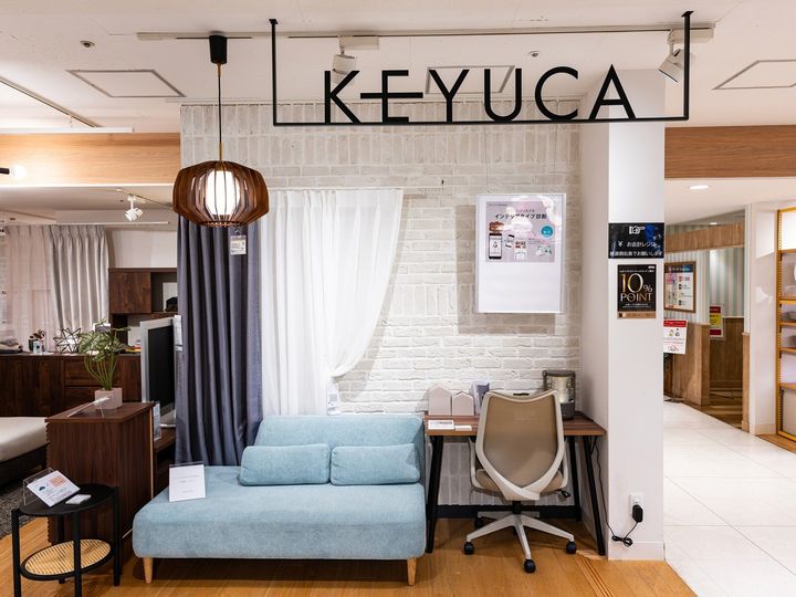 KEYUCA（ケユカ）の「ネオナビオ ドレーナー ベーシックセット」は、シンクの大きさに合わせて長さを調整できる水切りかごに、トレーとカトラリーポケットが揃ったセットです。安定感のある使い心地が評判の本商品を紹介します。
