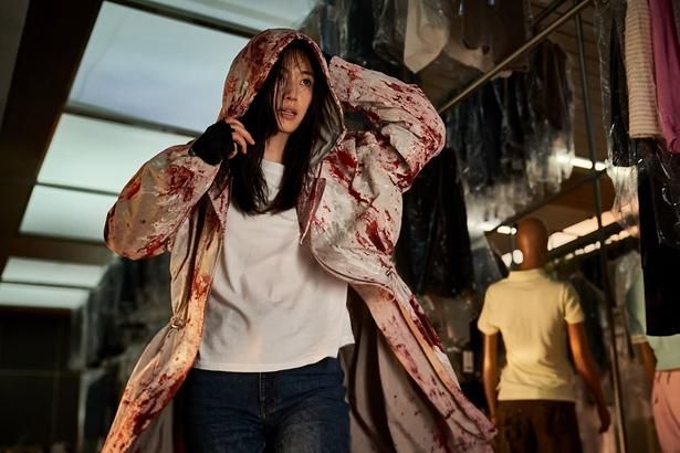 【写真を見る】『猟奇的な彼女』のチョン・ジヒョンが11年ぶりにスクリーン復帰！ [c] 2026 SHOWBOX, WOWPOINT AND SMILEGATE. ALL RIGHTS RESERVED.