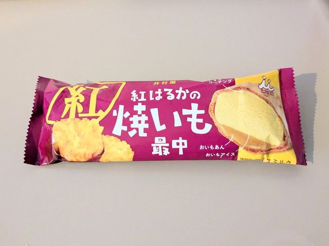 焼いもの形をした『紅はるかの焼いも最中』のパッケージ