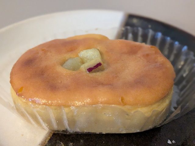 ふんわりとしたどら焼き生地に包まれた『おいものどら焼き』全体