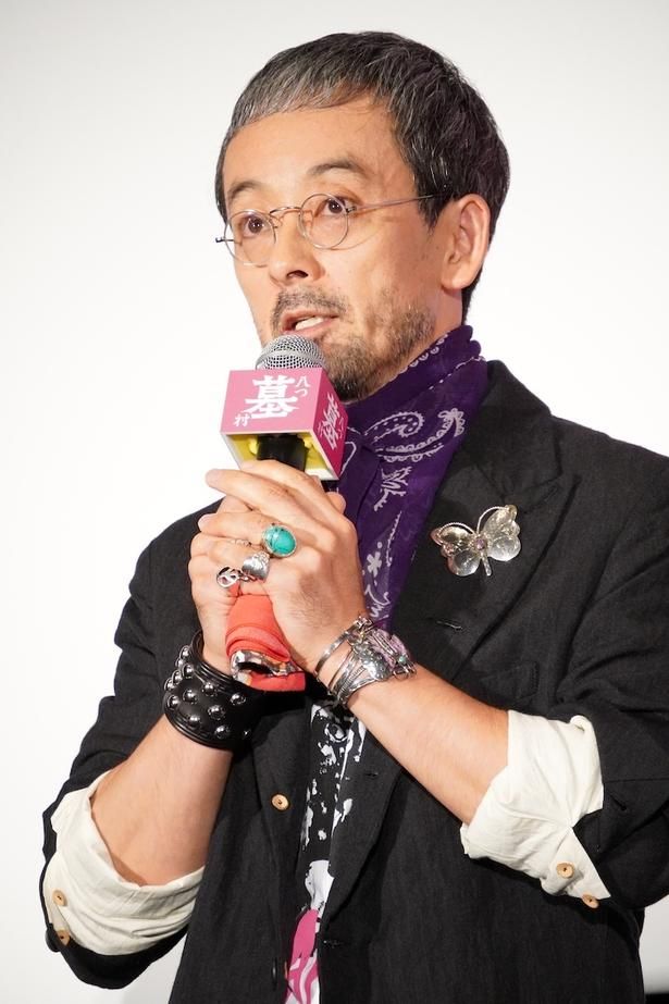 要蔵と、その長男である久弥の二役を演じた滝藤賢一