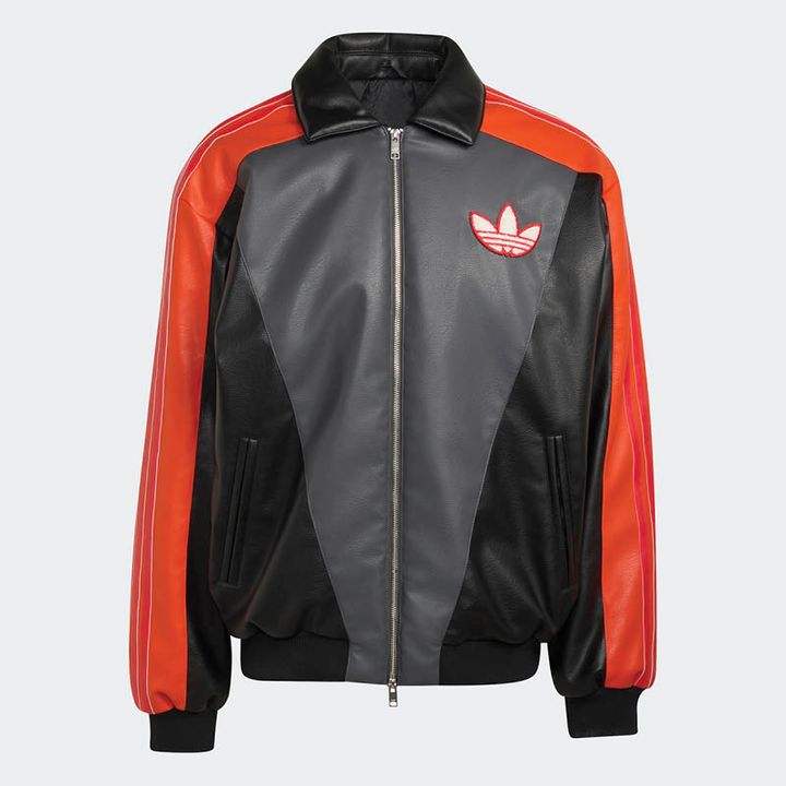 adidas Originalsのアイコニックなシルエットと、個性豊かなポケモンたちがひとつになった今回のコレクション。フットウェアはもちろん、ゲームシャツやジャケット、日本デザインのTシャツまで揃うだけに、自分の好きなポケモンやアイテムから選ぶ楽しさも広がりそうだ。