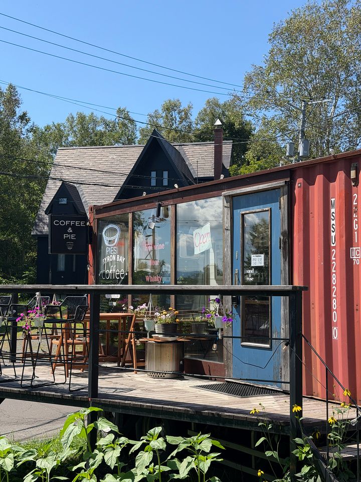 ニセコビレッジから近いコーヒーショップ「BYRON BAY coffee co niseko」の外観
