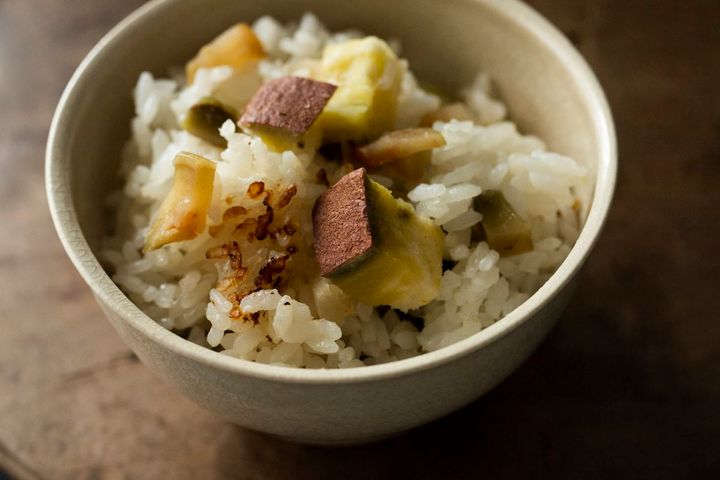 【家にあるもので絶品！ 秋のさつまいも炊き込みごはん】 ザーサイの発酵のうまみが隠し味！：レシピ 大塚佑子さん