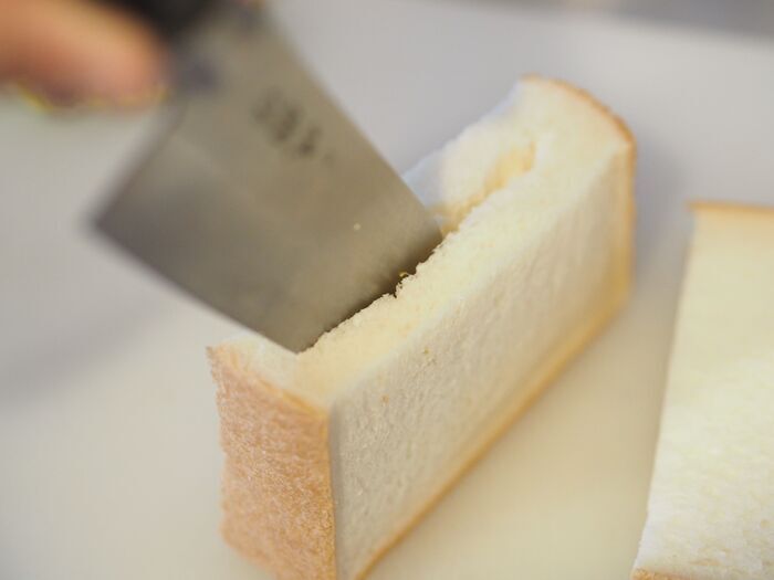 アルミホイルを詰めて焼く裏ワザ！具がこぼれず手も汚れない「ベーコンエッグ・ポケサン」が朝食に革命的