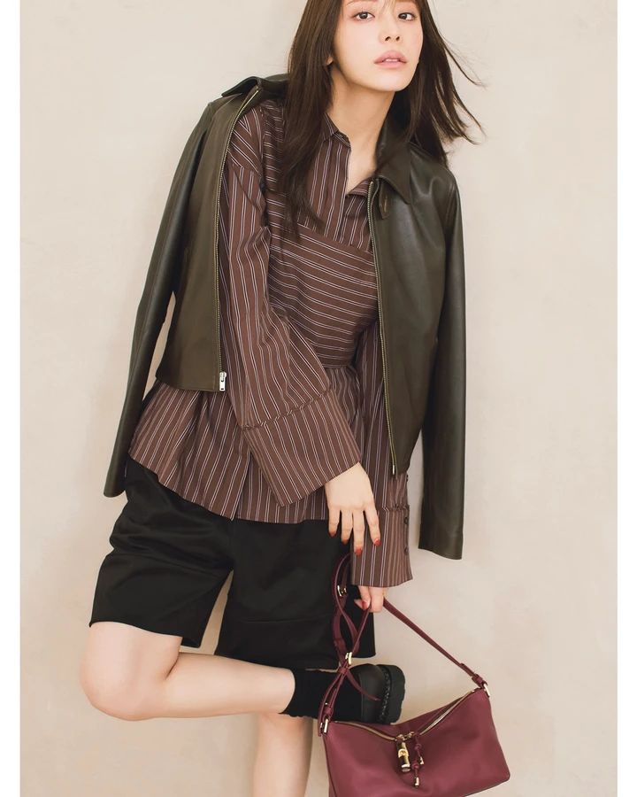 貴島明日香 シャツコーデ