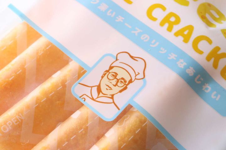 「Cheese RICE CRACKER」のパッケージに描かれたシェフのイラスト