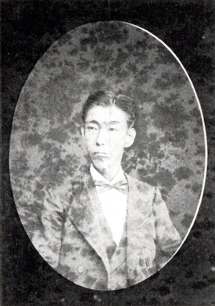 中川久成伯爵の肖像写真、「明治十二年 写真御下命『人物写真帖』〈上〉」（宮内庁三の丸尚蔵館所蔵）