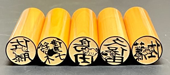 名前の上に座る猫が愛おしい「もっとネコハラ印鑑」正式発売！20品種の猫から選べる