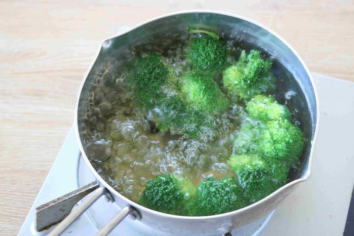 ブロッコリーのおかかチーズ焼き