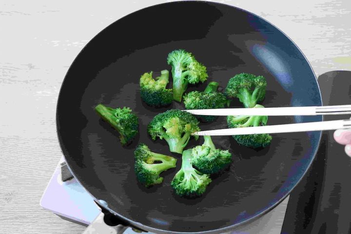 ブロッコリーのおかかチーズ焼き