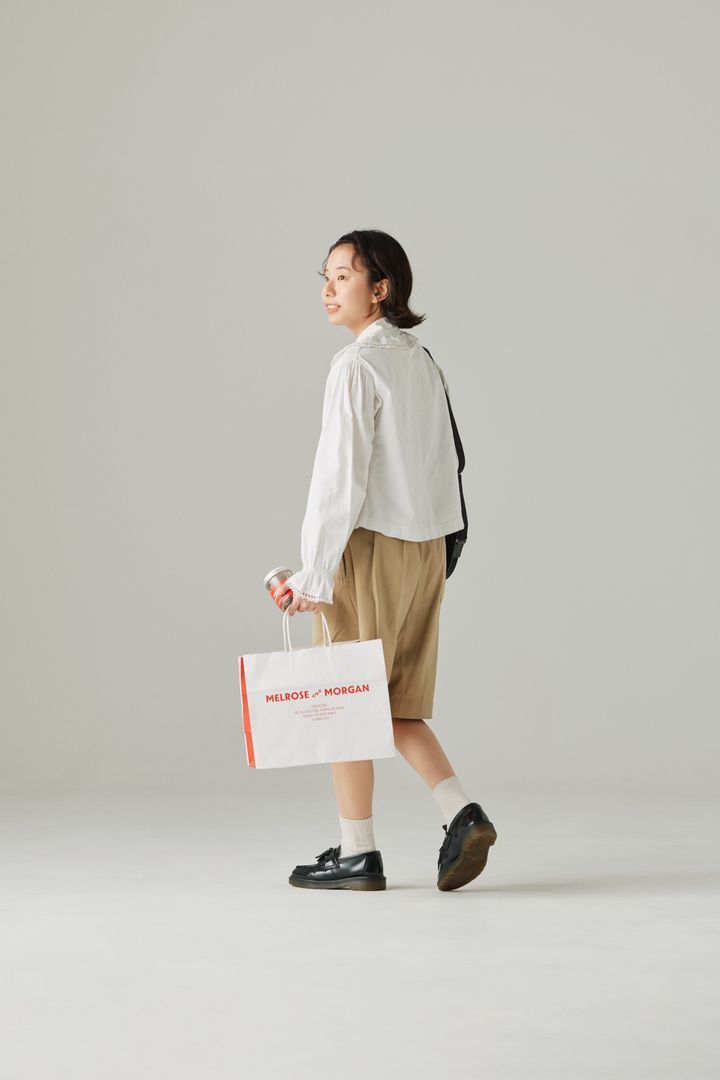 フリルシャツの甘さをセーブしてくれるのはチノのハーフパンツ！さっぱりガーリーに着こなして【FUDGE FRIEND おしゃれさんの毎日コーディネート vol.746｜momo】