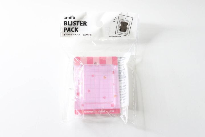 透明な袋に入ったセリアのキーホルダーベース商品パッケージ