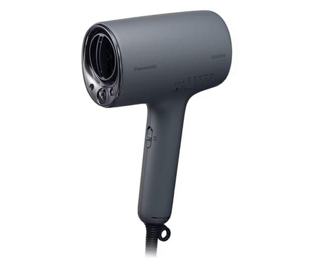 ヘアードライヤーナノケア EH-NA0K ￥34,650 撮影／布川航太