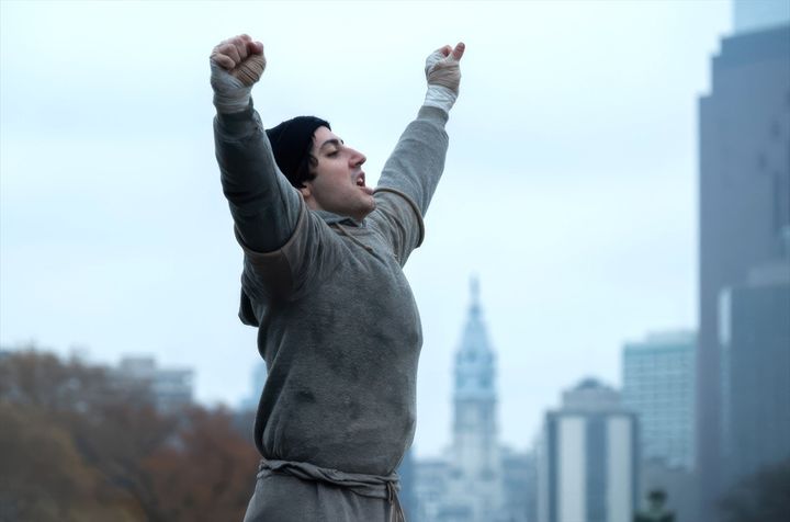 映画『I Play Rocky（原題）』でシルヴェスター・スタローン役を演じるアンソニー・イッポリート 写真提供：AFLO width=