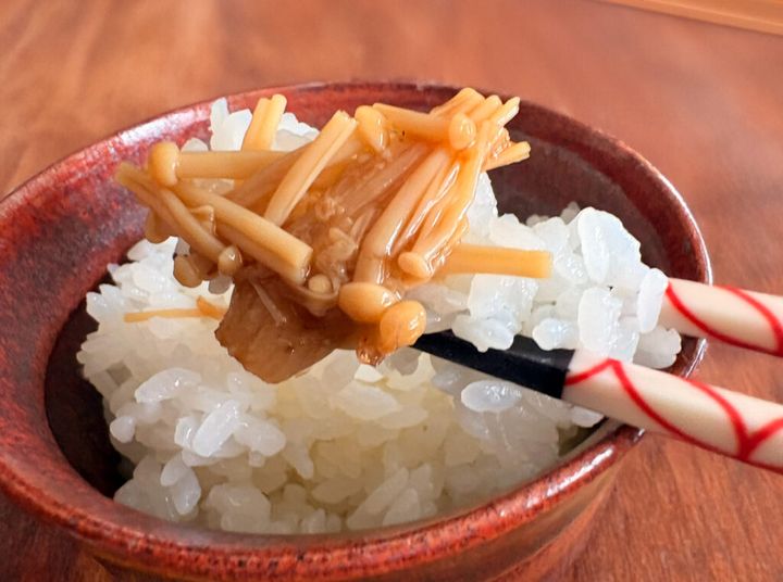 ご飯の上にのせた自家製なめ茸