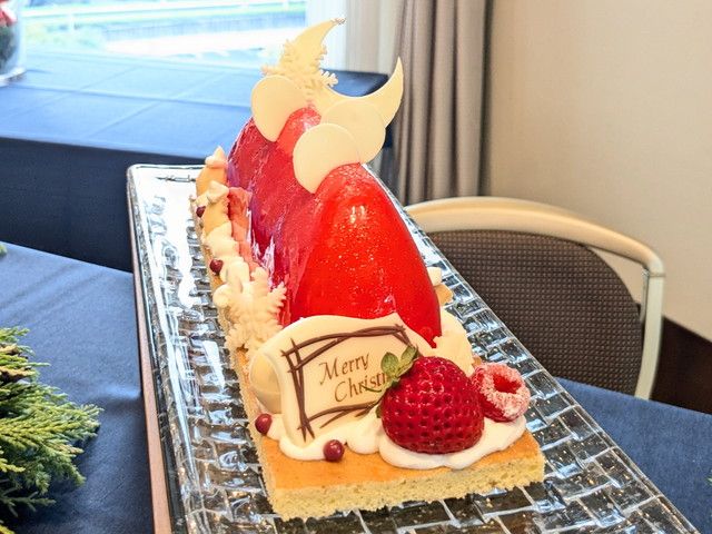 赤いグラサージュで包まれた『ノエルルージュ』