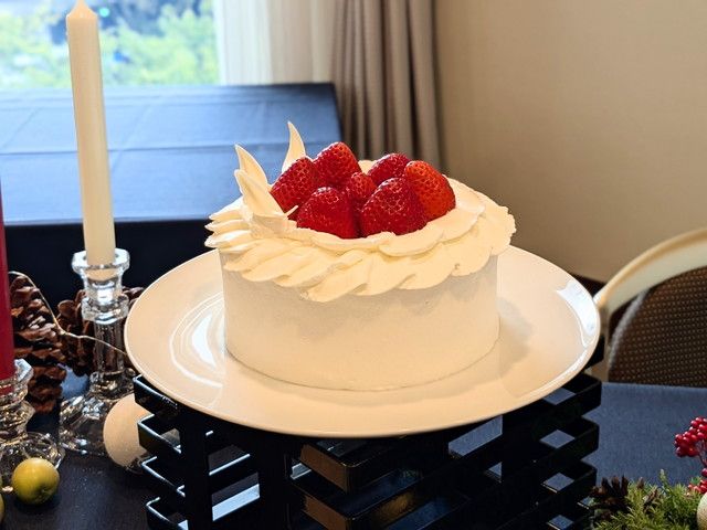 苺をたっぷりのせた『クリスマスショートケーキ』
