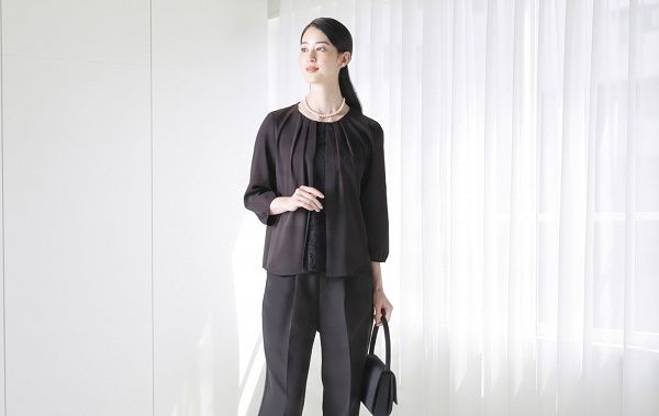 洋服の青山から気軽に着用できるフォーマルが登場！着心地が良く自宅での洗濯が可能