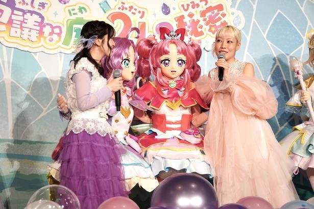 【写真を見る】千賀光莉＆本渡楓、キュアアンサーとキュアミスティックの関係性に愛情たっぷり