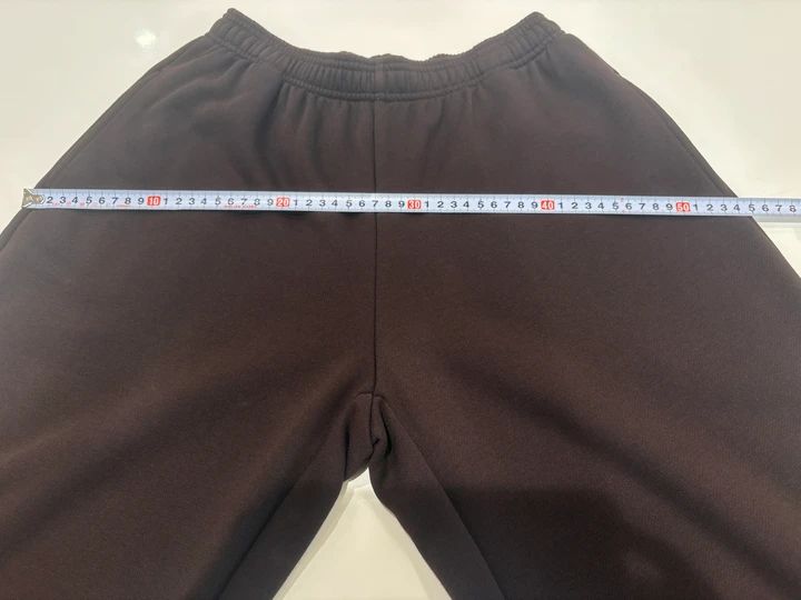 ヒップ（ポケットのつけ根の幅）：約54cm