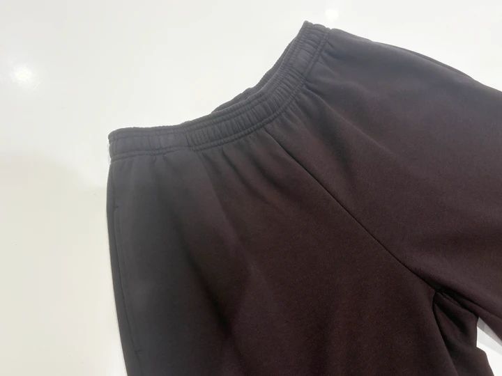 色み：新色ダークブラウンでぐっと秋らしい印象に