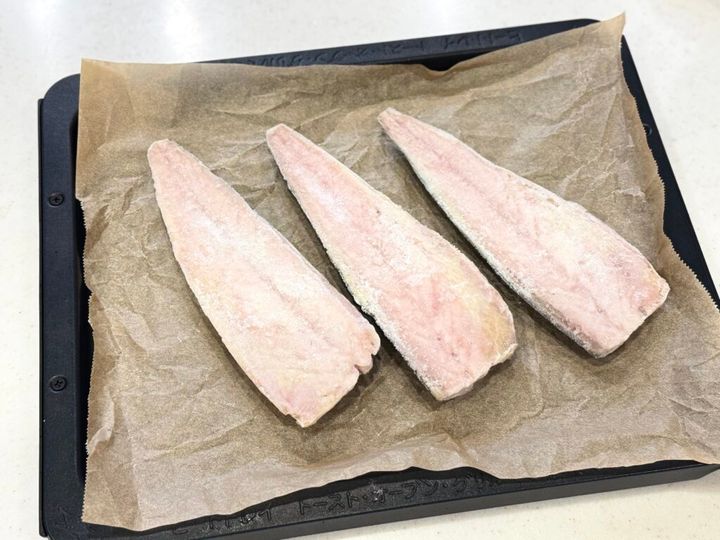 凍ったまま、解凍せずにオーブンのグリル機能で焼く前