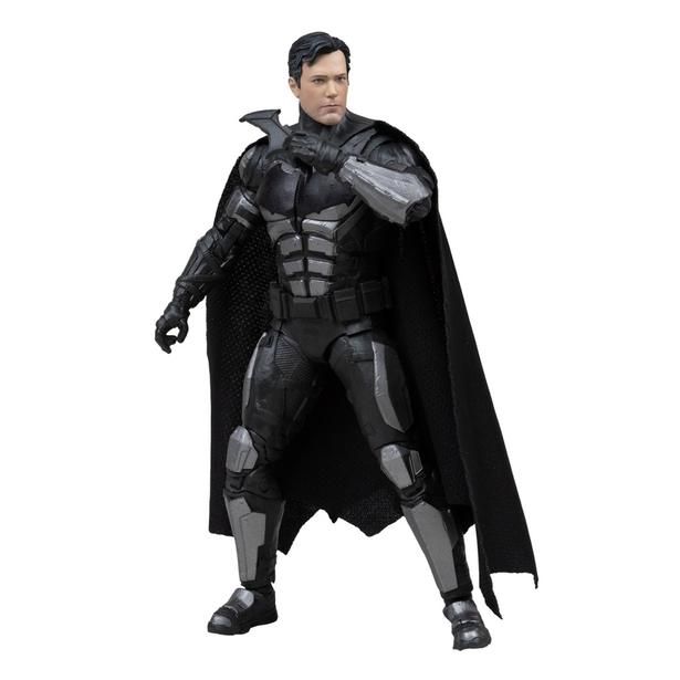 ベン・アフレックが演じた『ジャスティス・リーグ』版も(「『DC』【DCマルチバース】7インチ・アクションフィギュア #338 バットマン［映画『ジャスティス・リーグ』］」) JUSTICE LEAGUE and all related characters and elements [c] & TM DC Comics and Warner Bros. Entertainment Inc. WB SHIELD: [c] & TM WBEI.