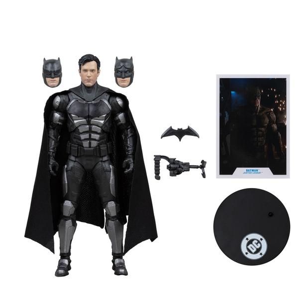 武器など付属品が豊富なのもうれしい(「『DC』【DCマルチバース】7インチ・アクションフィギュア #338 バットマン［映画『ジャスティス・リーグ』］」) JUSTICE LEAGUE and all related characters and elements [c] & TM DC Comics and Warner Bros. Entertainment Inc. WB SHIELD: [c] & TM WBEI.