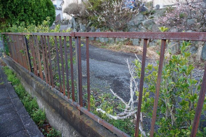 庭 財運 下がる 錆びた柵やフェンス