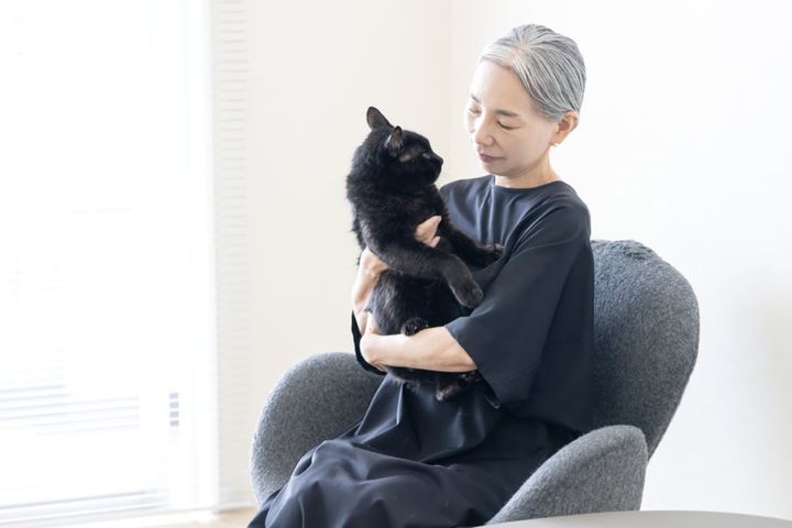 年を重ね、変わっていくのは、人も猫も同じ。 「あめはもう15歳。体調が悪いときもあれば、脚も弱ります。猫のことも考えた暮らしは、私自身のことを考えた暮らしでもあります」