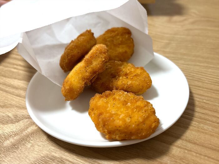 【ケンタッキー】特製ソースって一体何…！？クレイジーな『新作チキン』がウマすぎた。ジャンク好きにはたまりませんよ♪