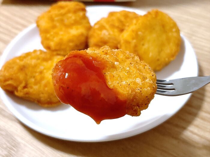 【ケンタッキー】特製ソースって一体何…！？クレイジーな『新作チキン』がウマすぎた。ジャンク好きにはたまりませんよ♪