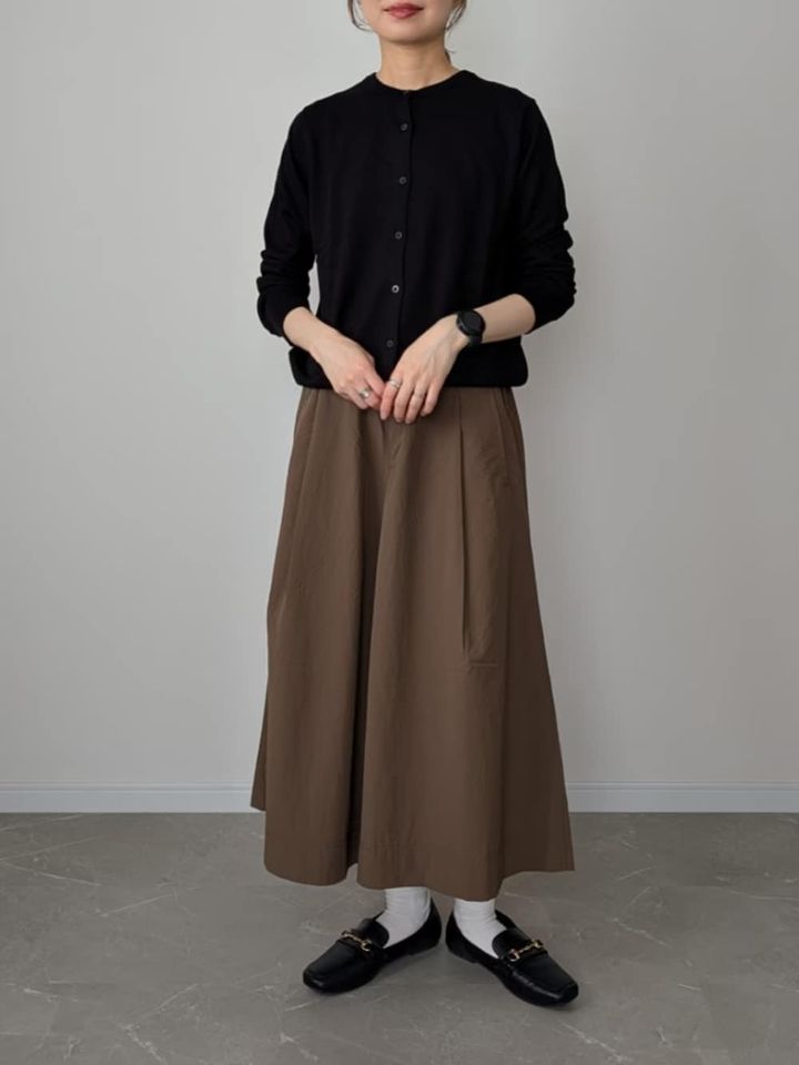 クロップド丈でカジュアルにはけるナイロンキュロット 出典：WEAR