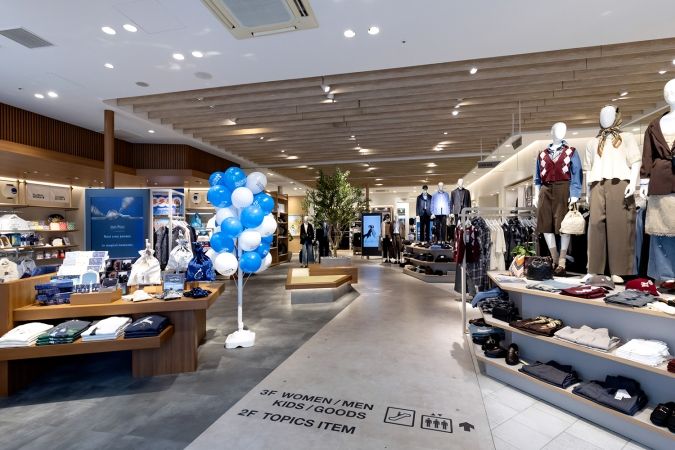 キャナルシティ博多イーストビル グローバルワーク 店内