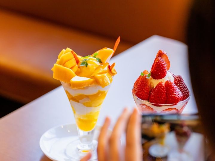 58歳女性が婚活で出会った還暦男性。若さを追い求める彼は、「若者みたいなデート」を好み、美容医療にも積極的。そんな彼の価値観に、女性は次第に違和感を抱くようになる。「老けて見られたら終わり」と言う彼に、彼女がぶつけた本音とは。※画像：PIXTA