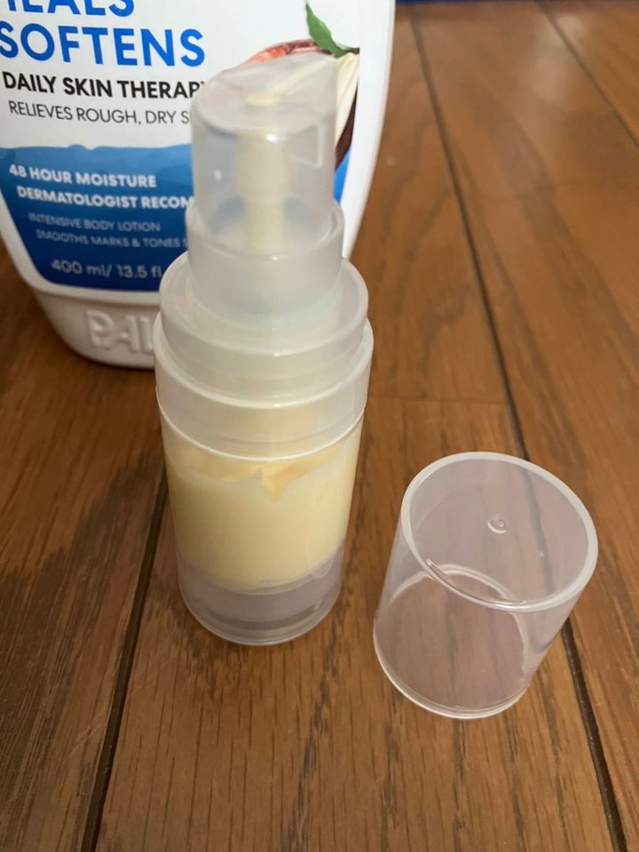 セリア：エアレスボトルポンプタイプ 15ml
