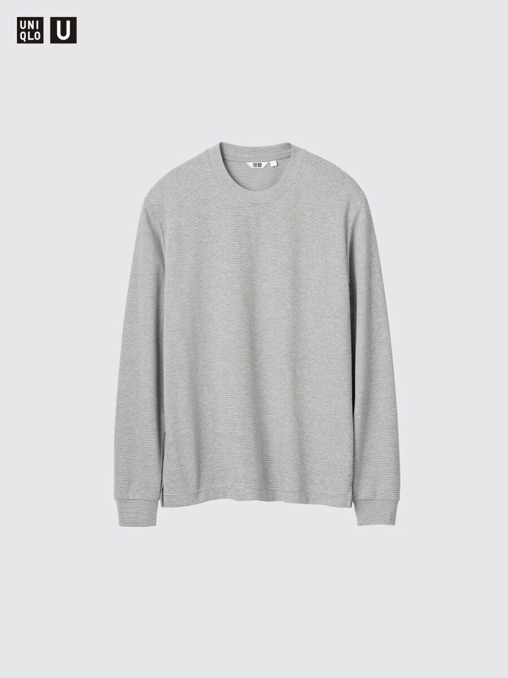 グレーの細いボーダー柄の長袖Tシャツが平置きされている。