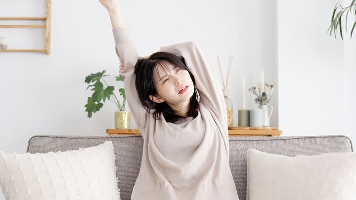 食後に眠くなった場合、そのまま寝るのは危険？（画像はイメージ）