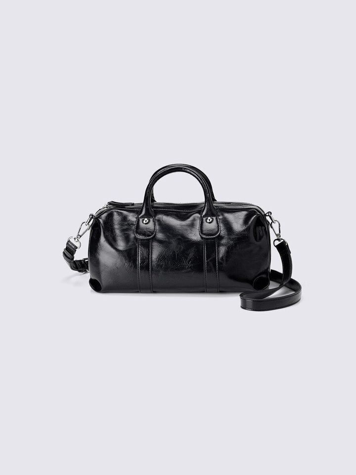 黒のエコレザー製ダッフルミニバッグ