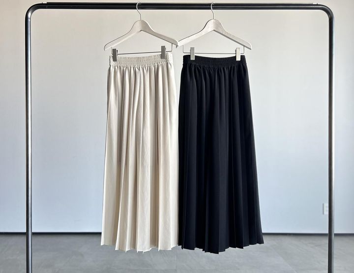 画像: 【プラステ】プリーツイージーパンツ各¥14,000 www.plst.com