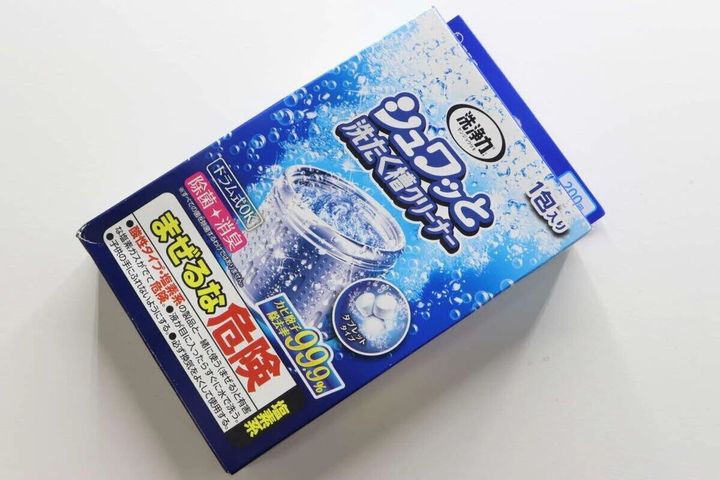 青いパッケージのエステー「シュワッと洗たく槽クリーナー」