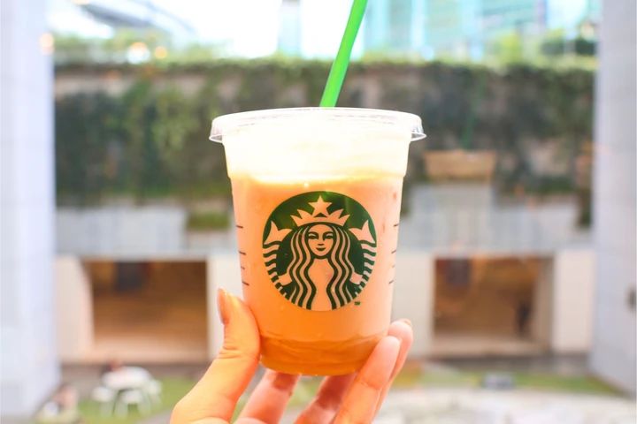 スターバックスのとろり蜜芋紅はるかムースティーラテ